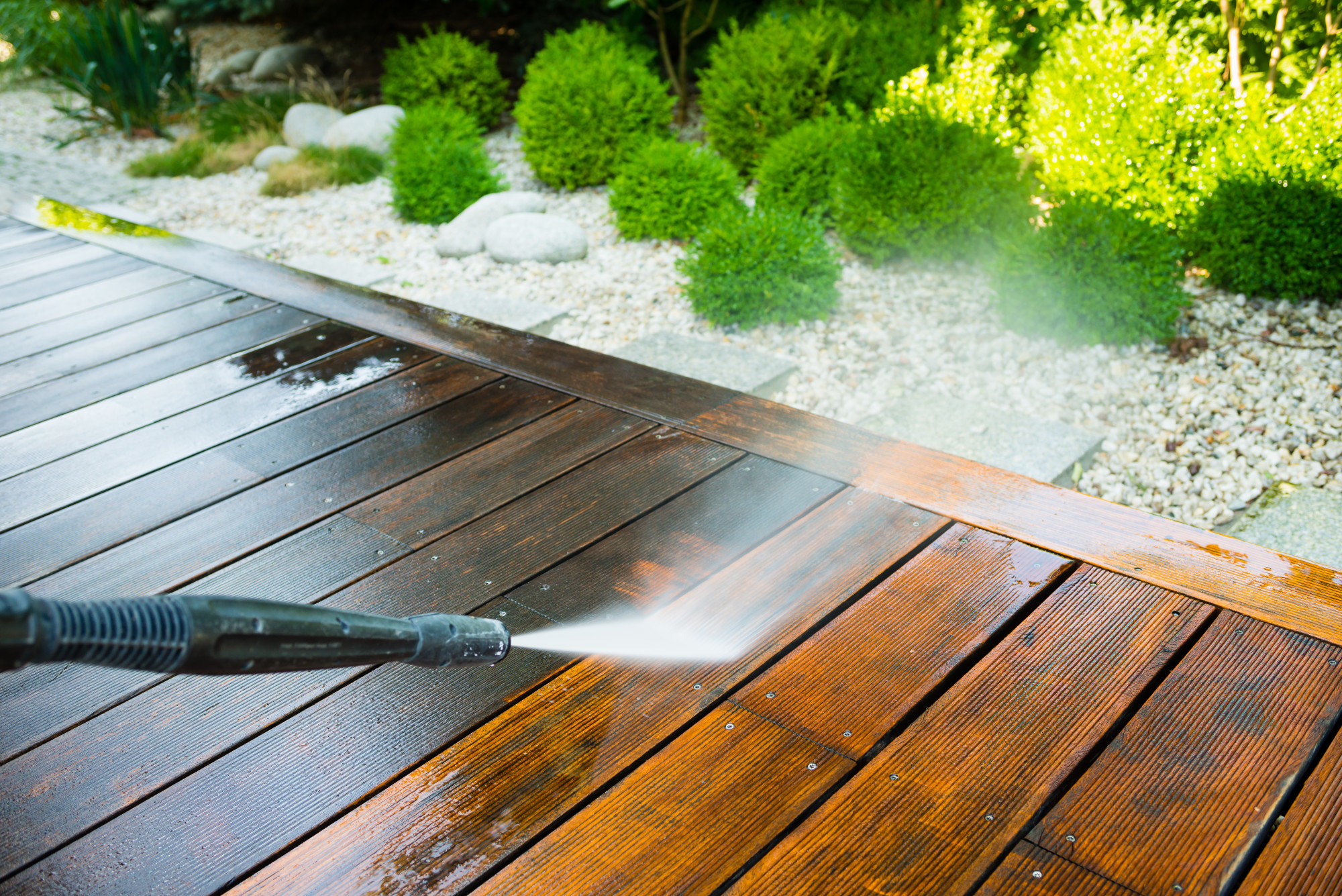How Much to Pressure Wash a Deck 